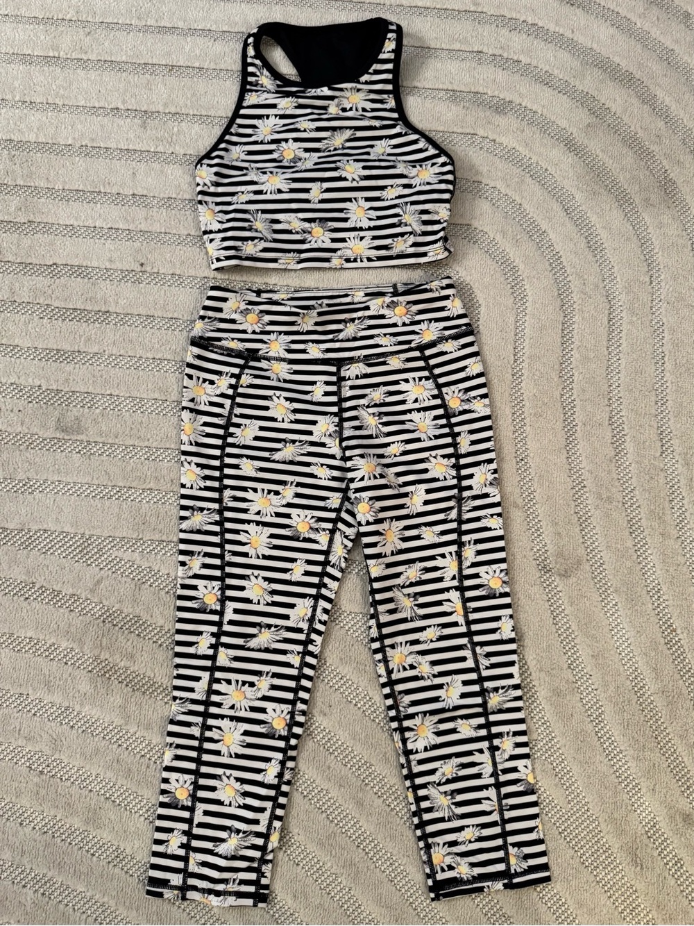 Betsey Johnson Performance Striped Daisy Printed Active Set - Black White Yellow